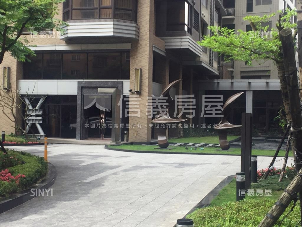 極致上品苑面馬路寬店面房屋室內格局與周邊環境