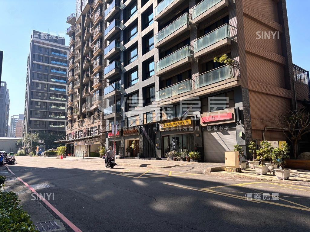 極致上品苑面馬路寬店面房屋室內格局與周邊環境