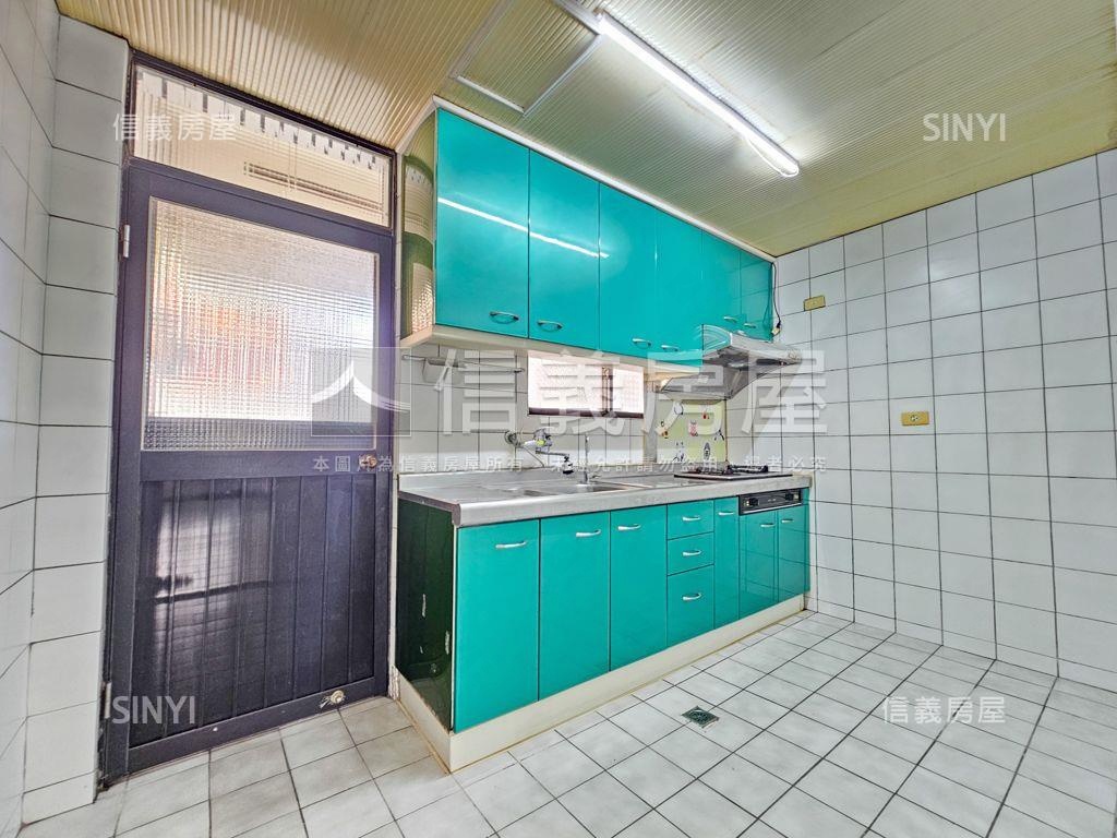 專任大地庭園三房車位房屋室內格局與周邊環境