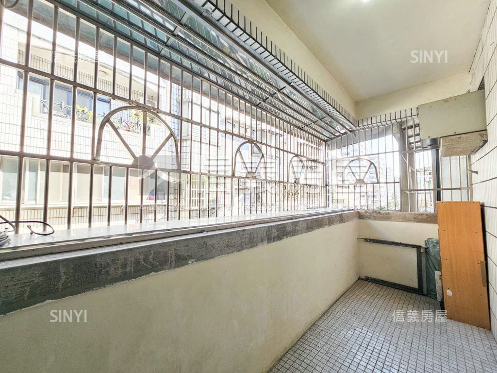 專任大地庭園三房車位房屋室內格局與周邊環境