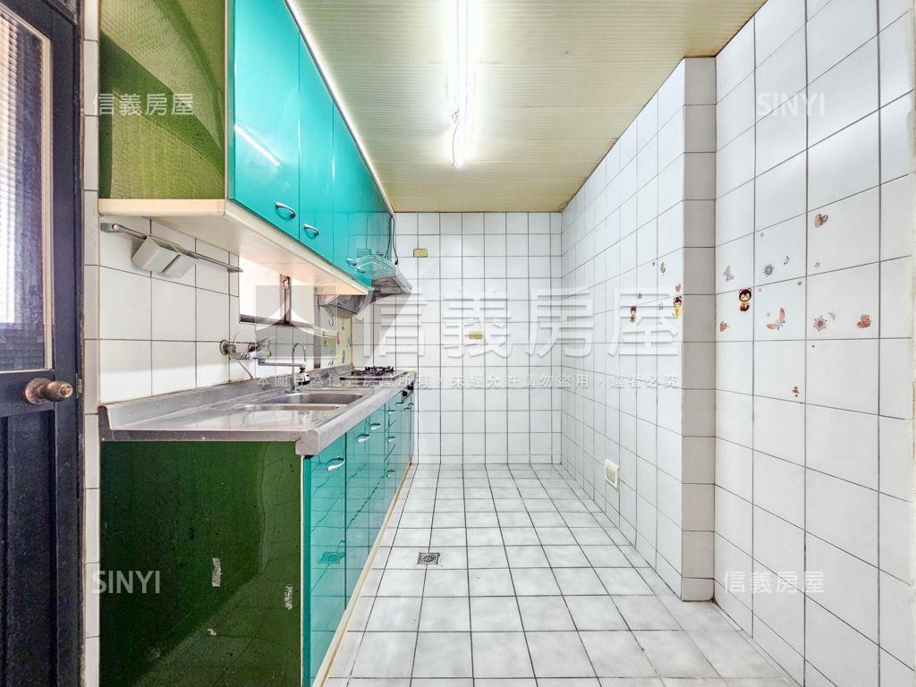 專任大地庭園三房車位房屋室內格局與周邊環境