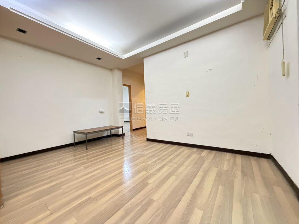 近板橋邊間三房房屋室內格局與周邊環境