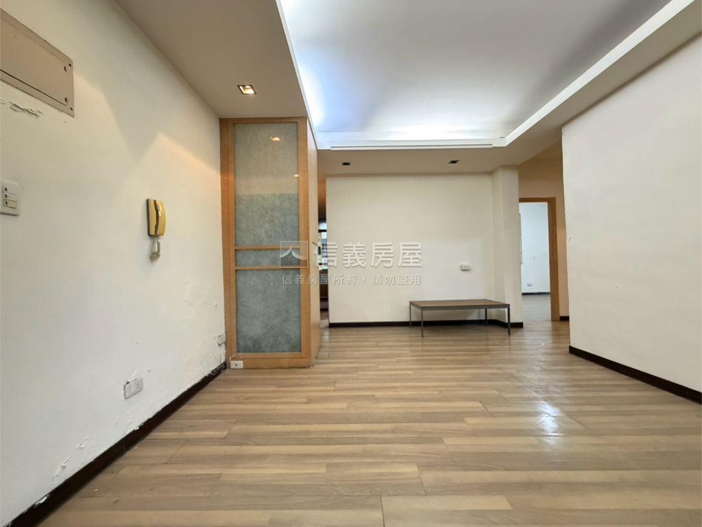 近板橋邊間三房房屋室內格局與周邊環境