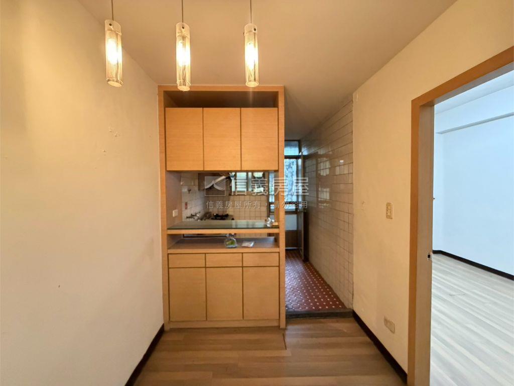 近板橋邊間三房房屋室內格局與周邊環境