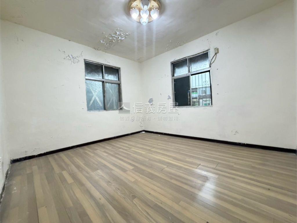 近板橋邊間三房房屋室內格局與周邊環境
