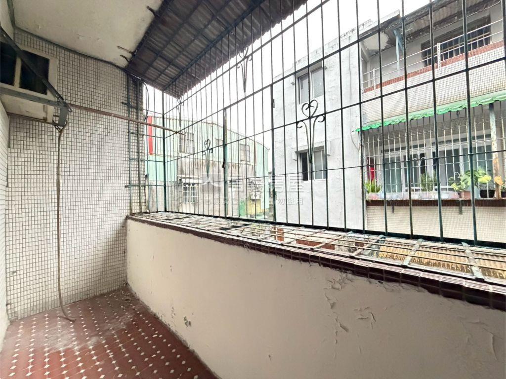 近板橋邊間三房房屋室內格局與周邊環境