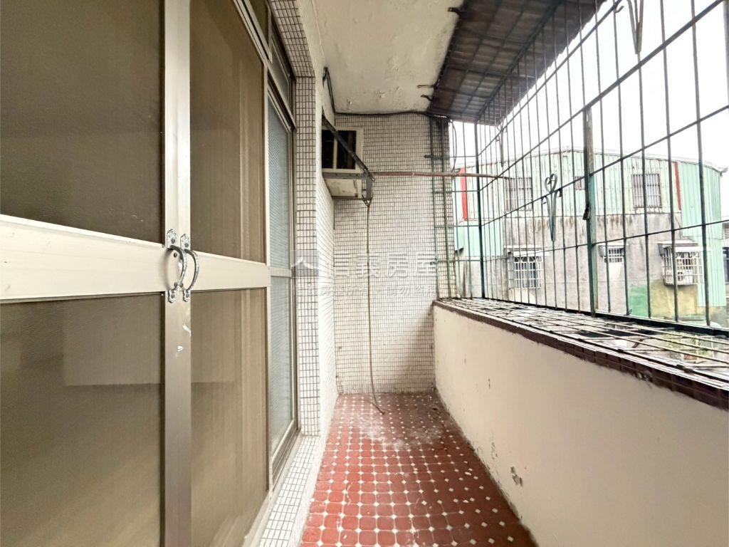 近板橋邊間三房房屋室內格局與周邊環境