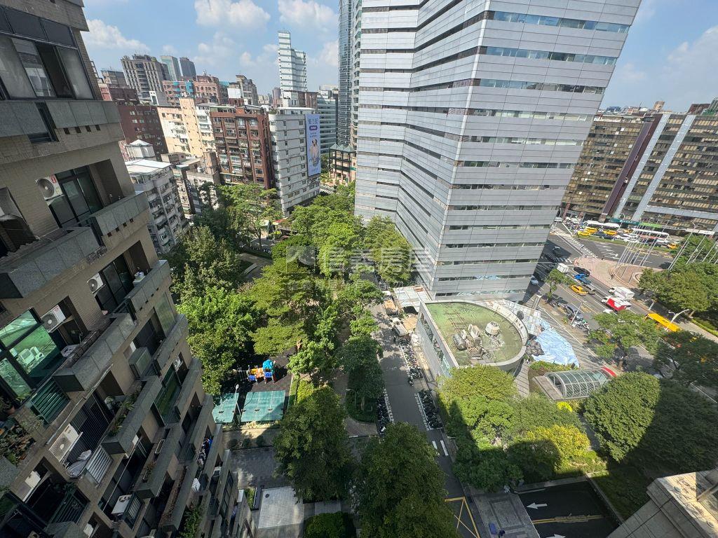 計劃區捷運公園首席房屋室內格局與周邊環境