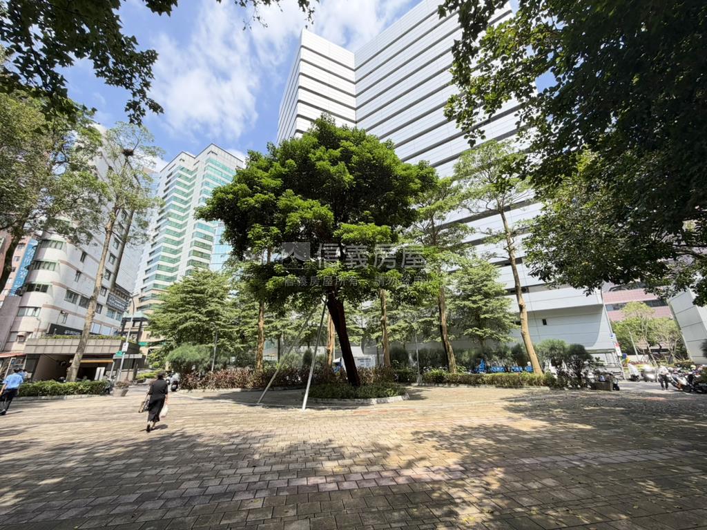 計劃區捷運公園首席房屋室內格局與周邊環境