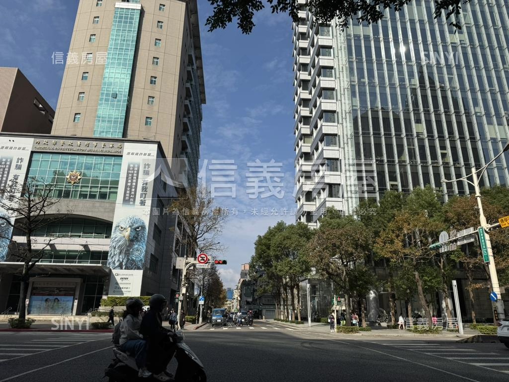 大巨蛋三角窗店面房屋室內格局與周邊環境