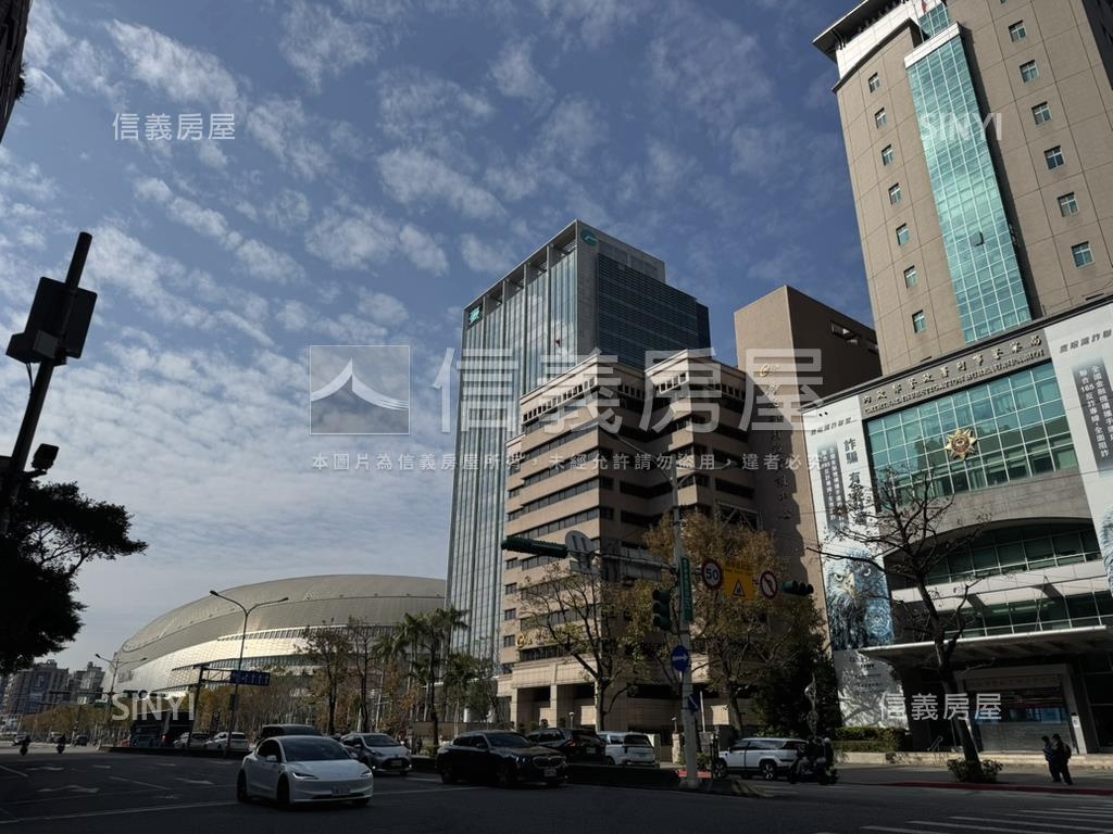 大巨蛋三角窗店面房屋室內格局與周邊環境