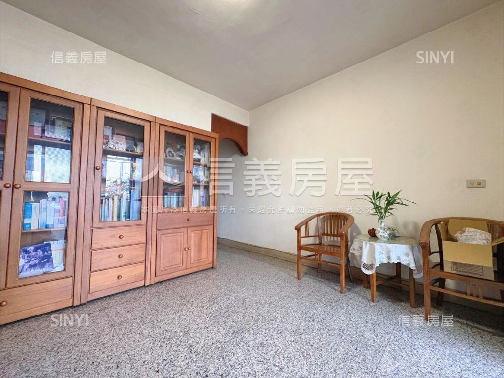 專任●臨新仁路１３米透店房屋室內格局與周邊環境