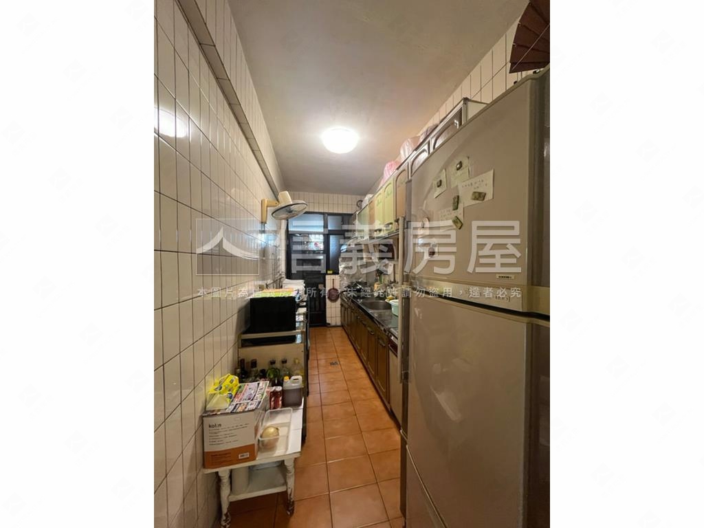 三面採光河畔景觀美公寓房屋室內格局與周邊環境