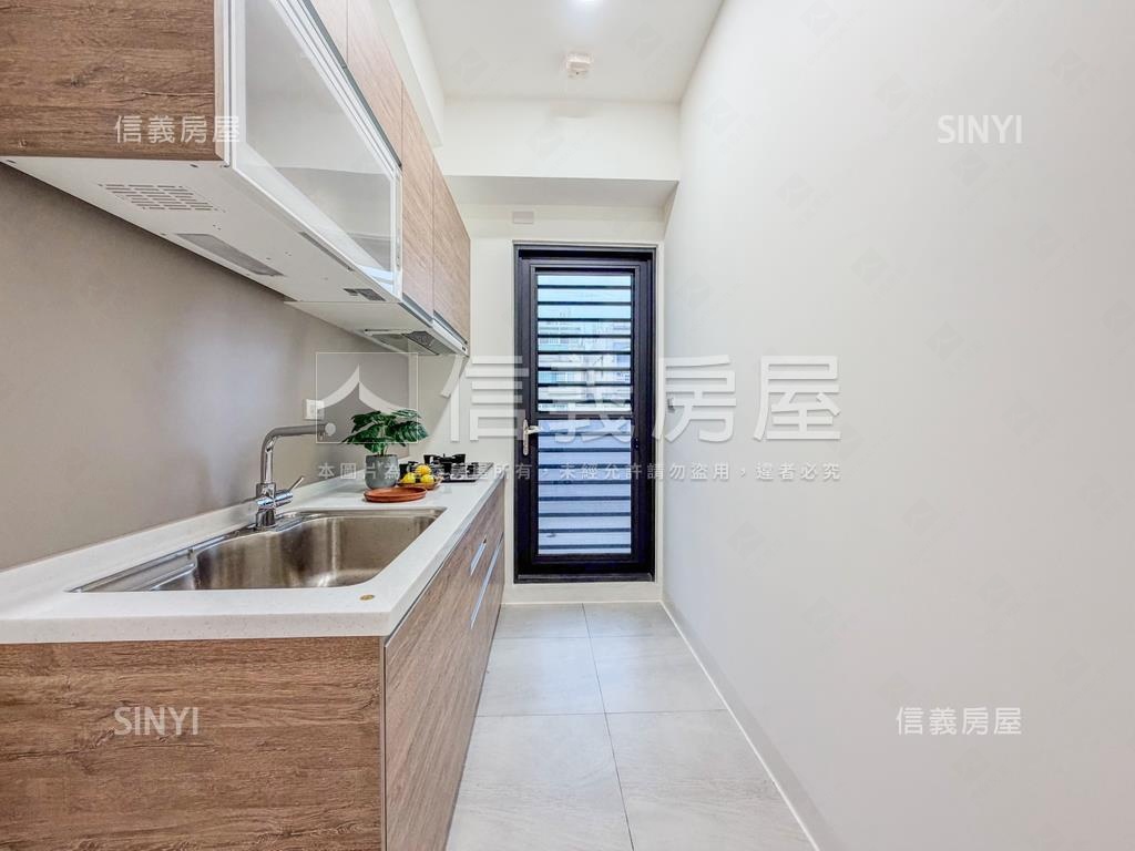 全新未住裝潢美二房房屋室內格局與周邊環境