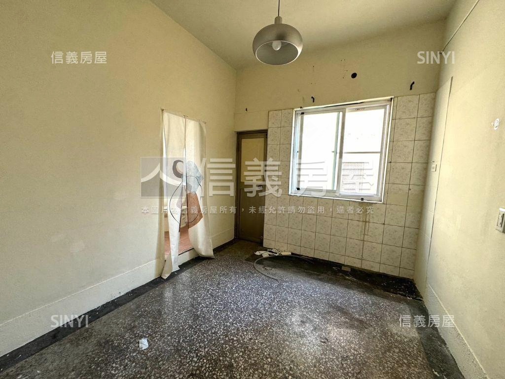 建國二路燙金店面房屋室內格局與周邊環境