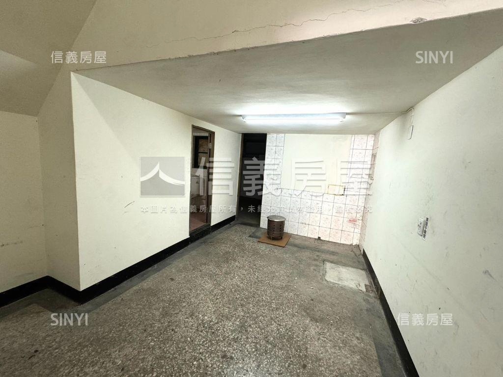 建國二路燙金店面房屋室內格局與周邊環境