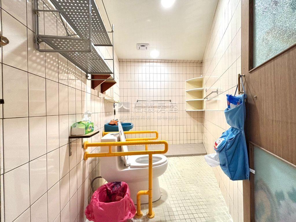 中山路鄰路二樓大空間房屋室內格局與周邊環境