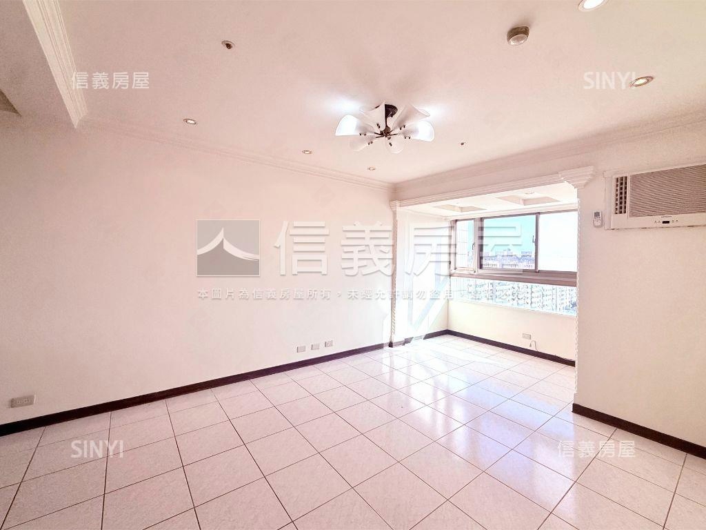 國泰英倫皇家三房車位房屋室內格局與周邊環境