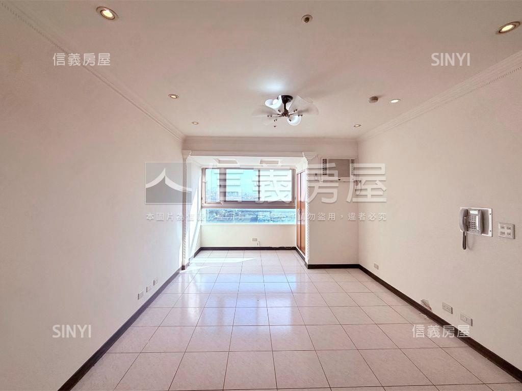 國泰英倫皇家三房車位房屋室內格局與周邊環境