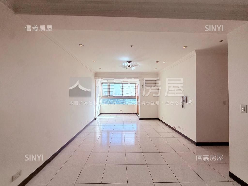 國泰英倫皇家三房車位房屋室內格局與周邊環境