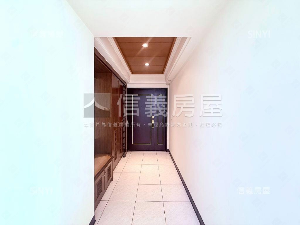 國泰英倫皇家三房車位房屋室內格局與周邊環境