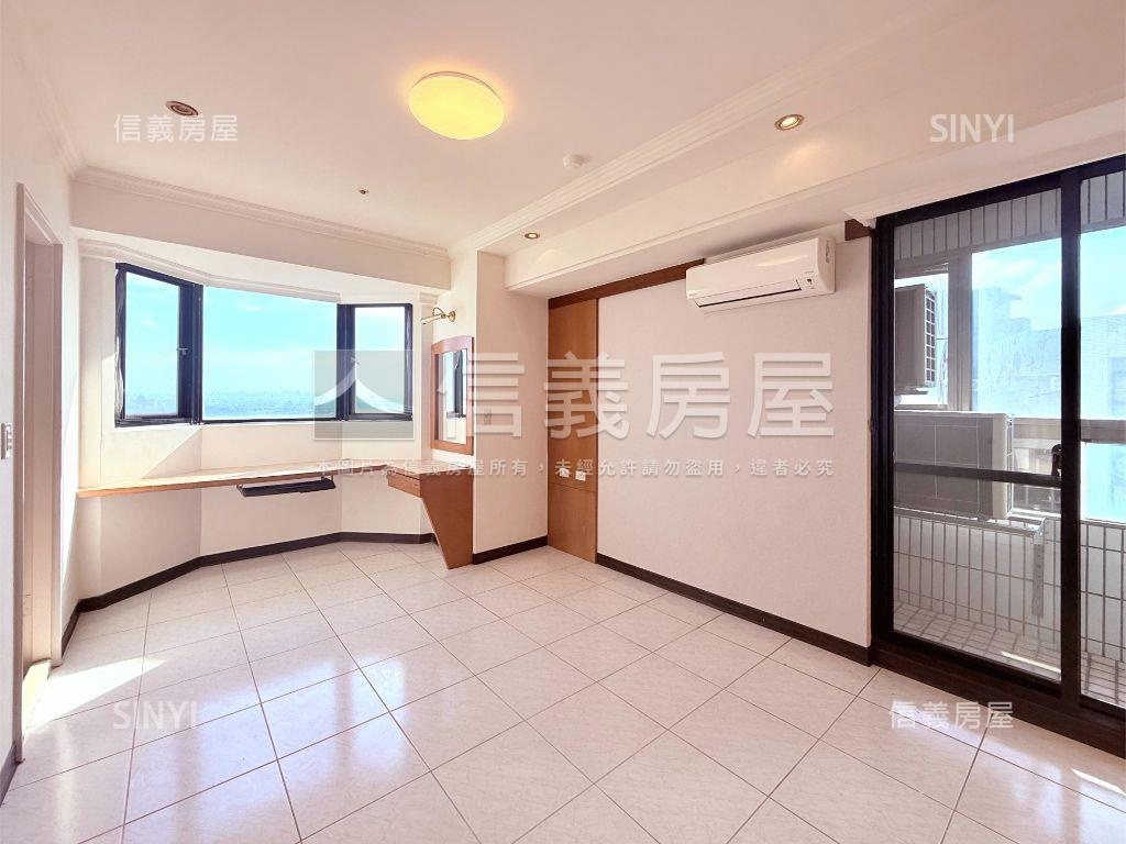 國泰英倫皇家三房車位房屋室內格局與周邊環境