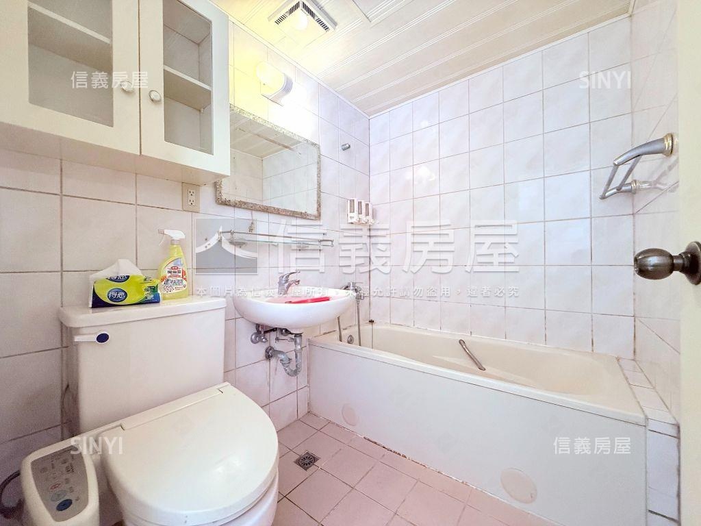 國泰英倫皇家三房車位房屋室內格局與周邊環境