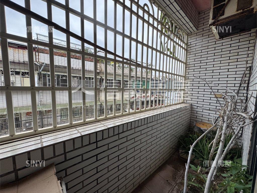 介壽路朝南透店房屋室內格局與周邊環境