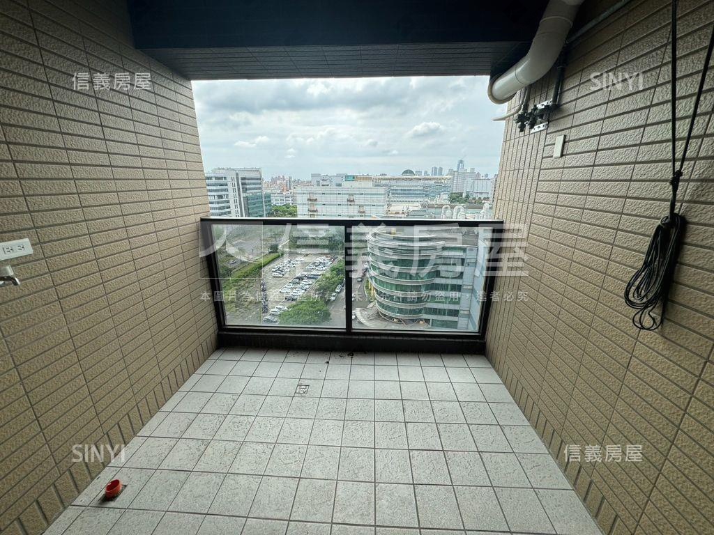 文華天際麗景三房車位房屋室內格局與周邊環境