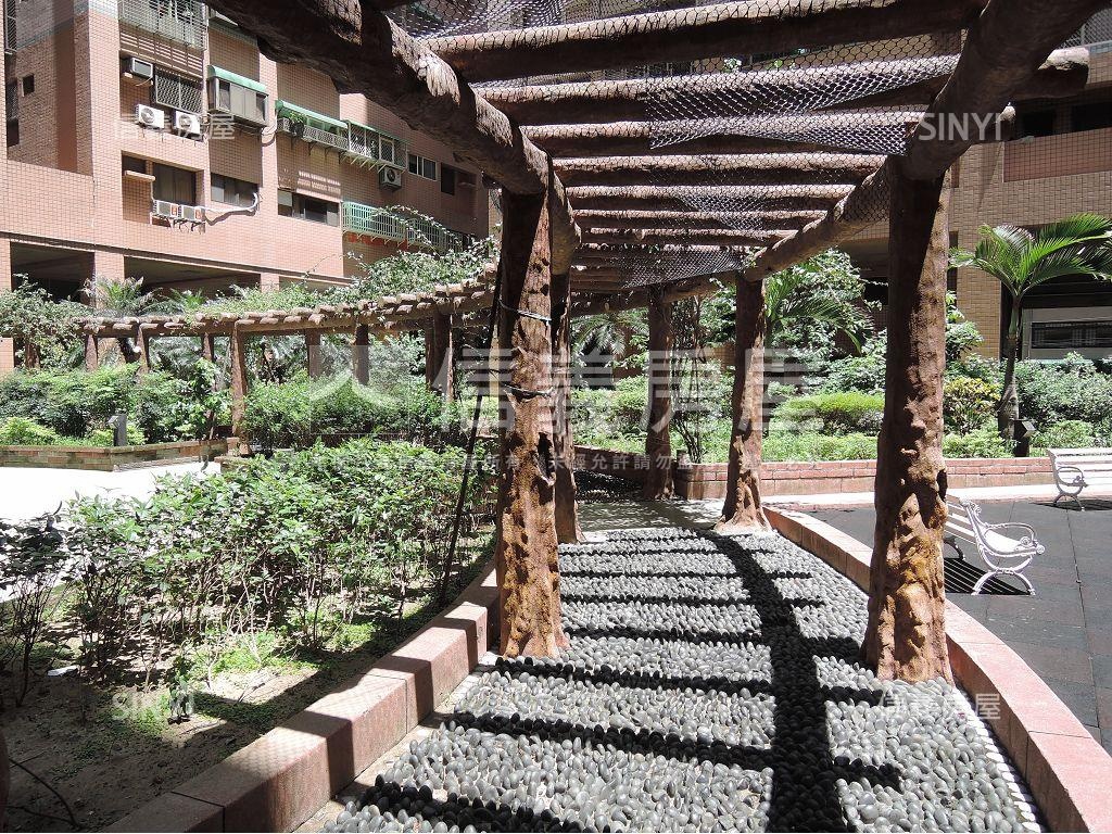 中國江山雅緻大三房房屋室內格局與周邊環境