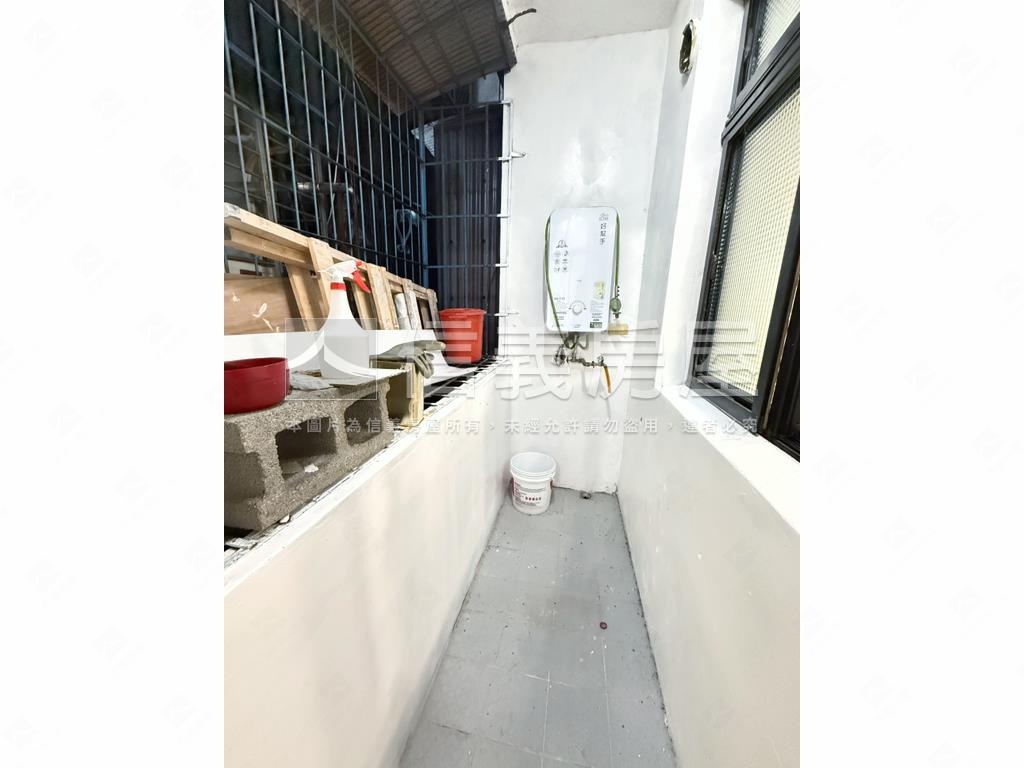 大坪林捷運黃金三樓房屋室內格局與周邊環境