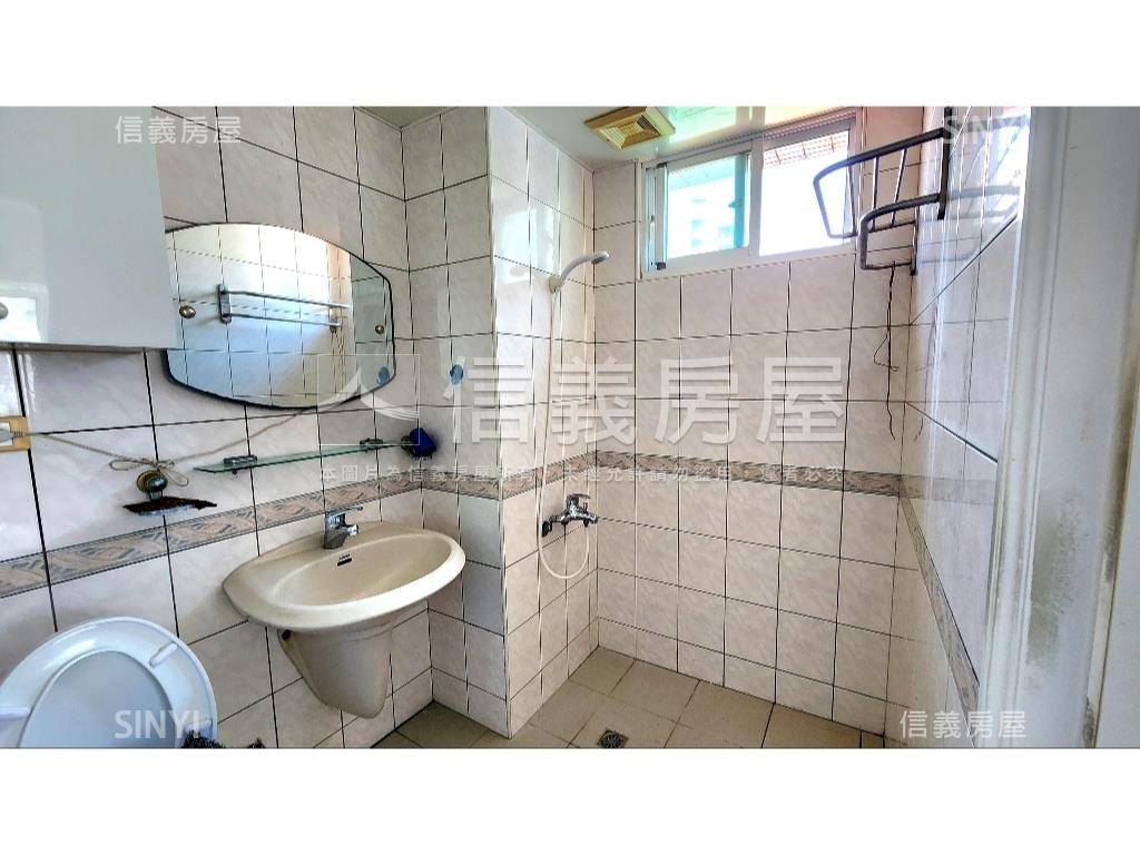 萊茵皇家方正三房附車位房屋室內格局與周邊環境