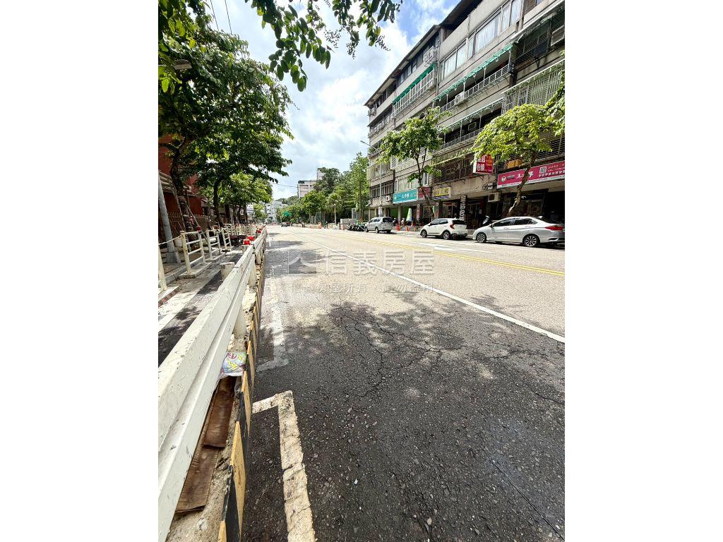 內湖寬敞★大面寬住辦房屋室內格局與周邊環境