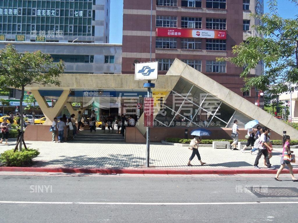 府中捷運三樓適自用兼收租房屋室內格局與周邊環境