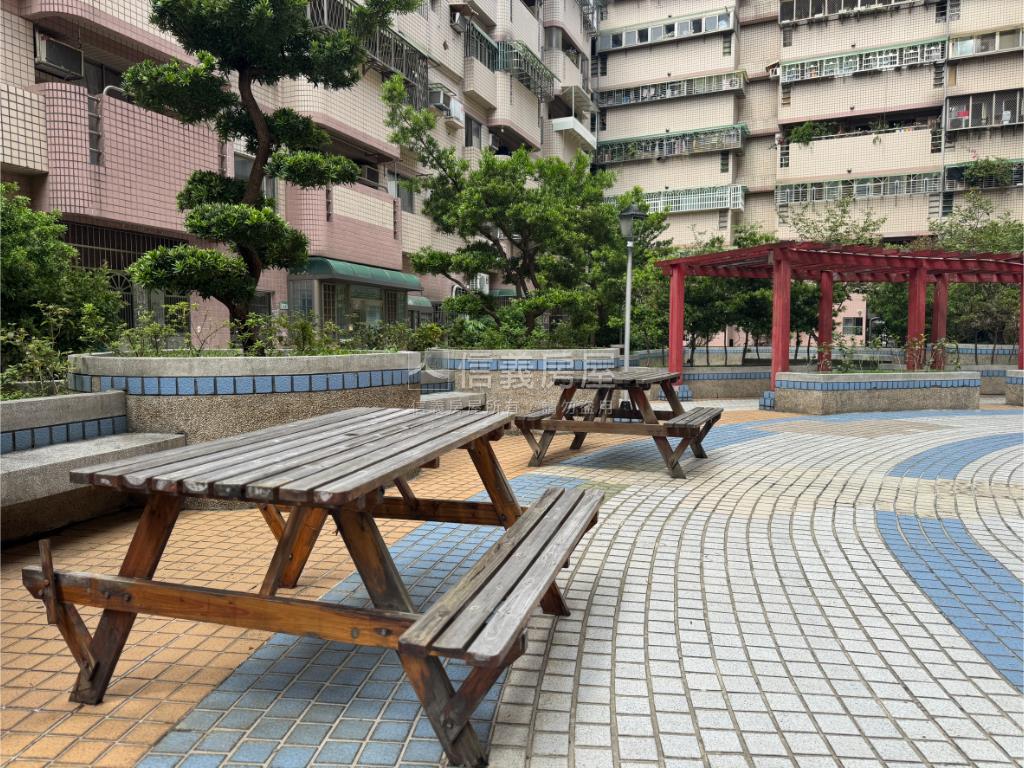 國際巨星４房雙車位房屋室內格局與周邊環境