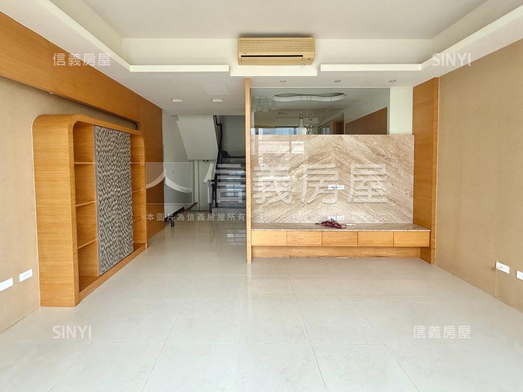 土庫重劃區大面寬正路透天房屋室內格局與周邊環境