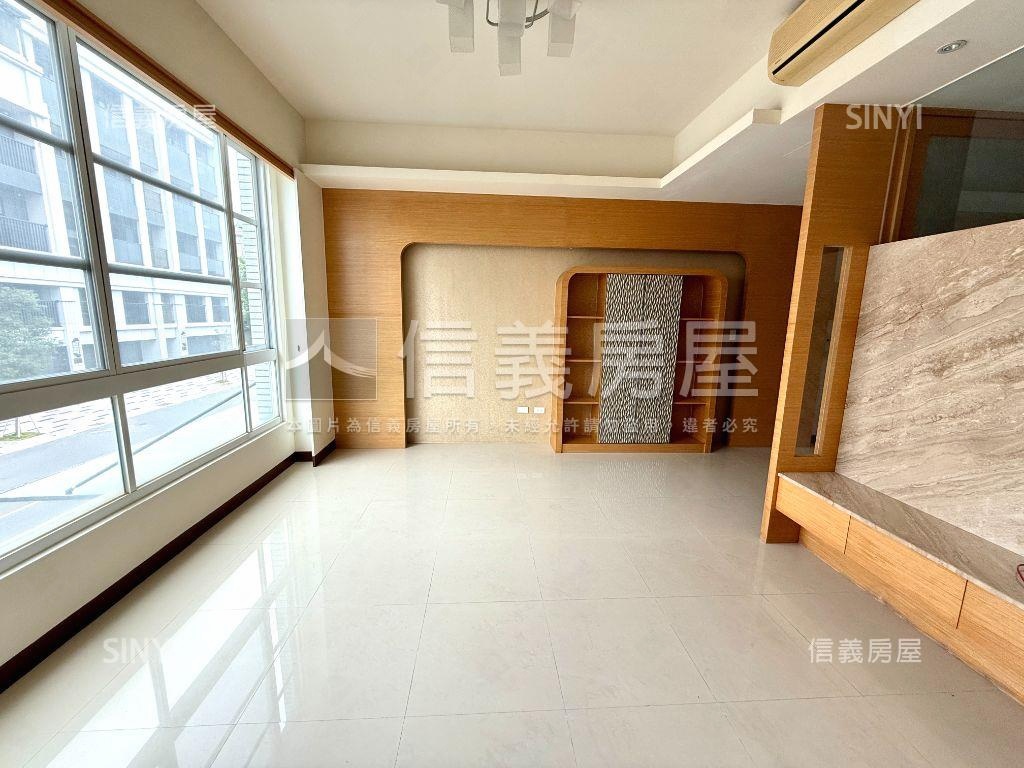 土庫重劃區大面寬正路透天房屋室內格局與周邊環境