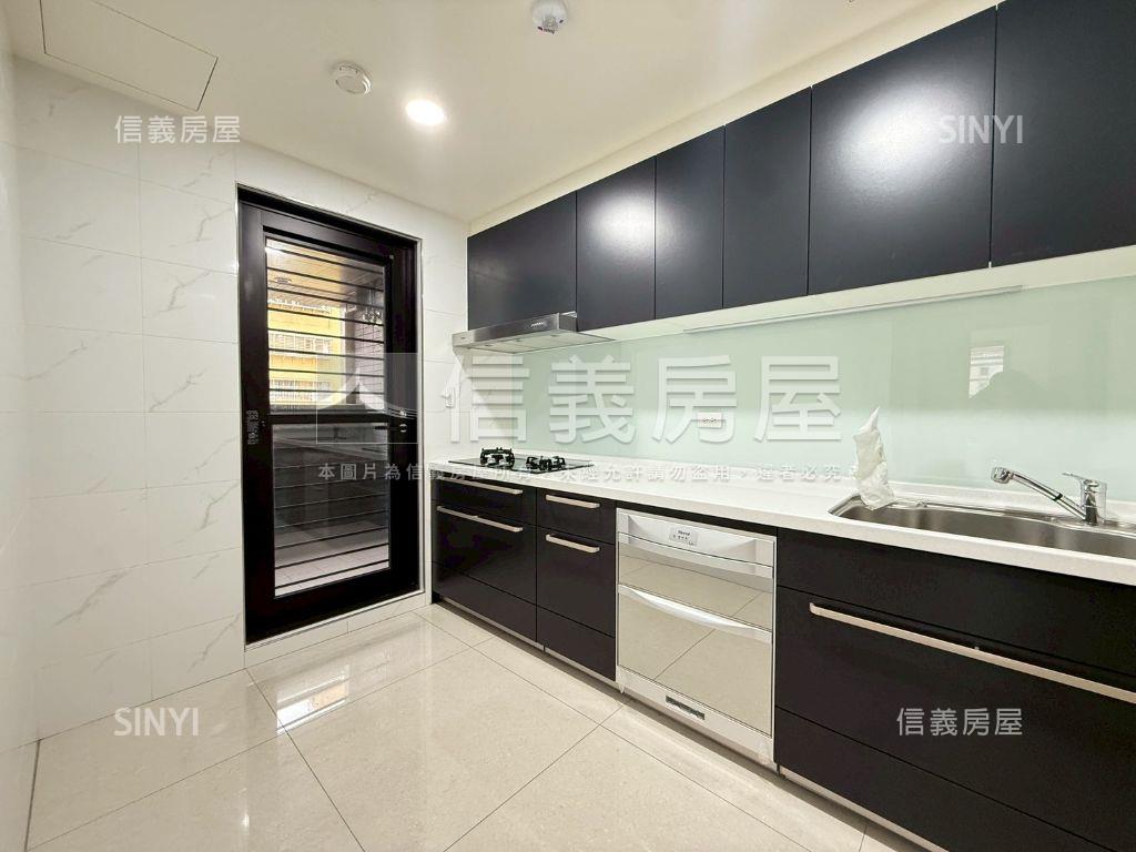 新碩文曲邊間看公園房屋室內格局與周邊環境