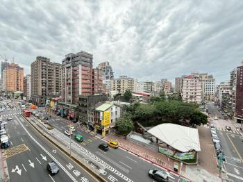 新碩文曲邊間看公園