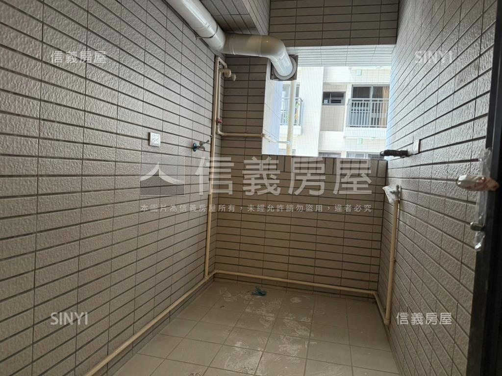 俗!!和築兩房車位輕鬆購房屋室內格局與周邊環境