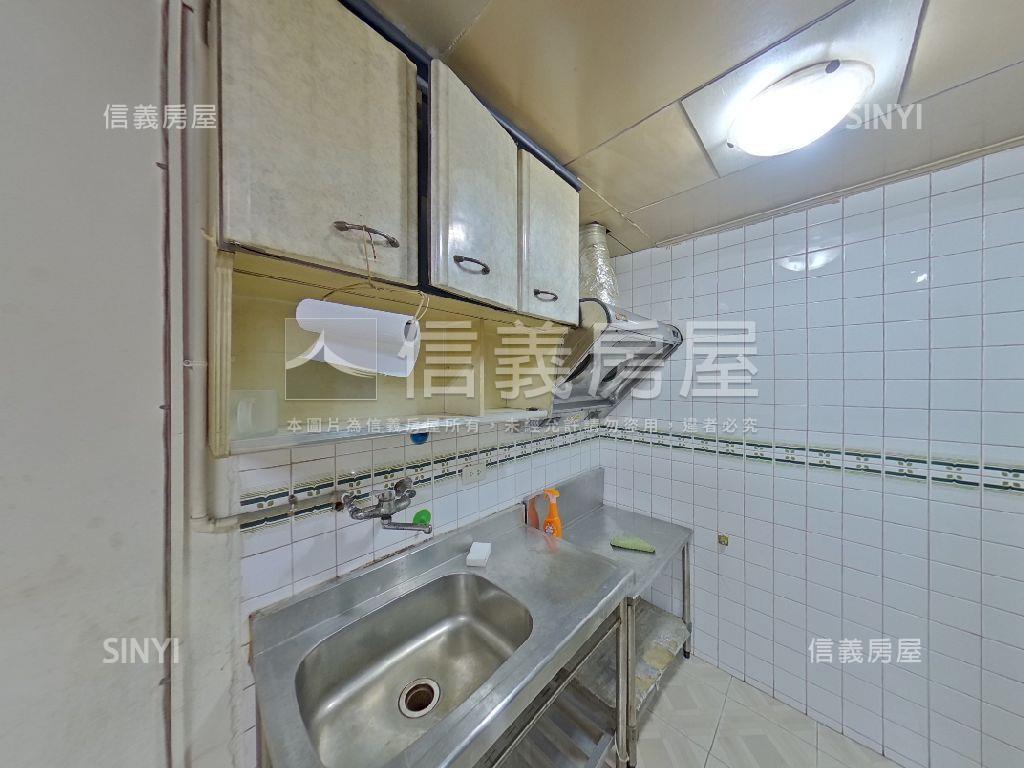 正春日路邊１＋２樓小店面房屋室內格局與周邊環境