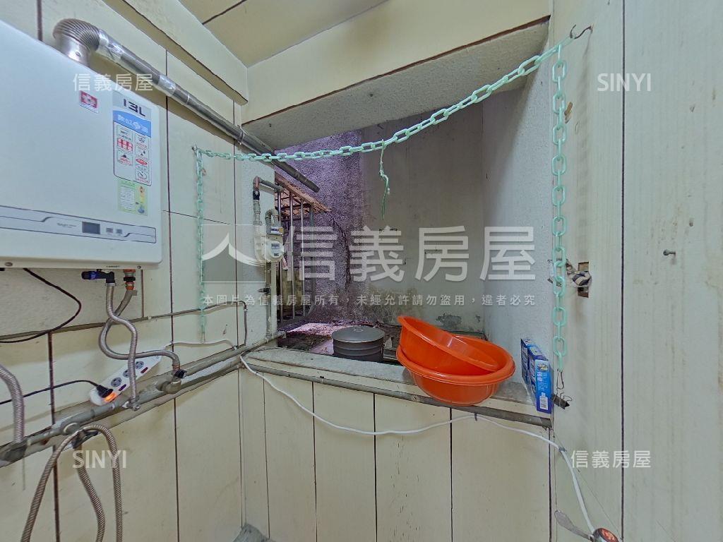 正春日路邊１＋２樓小店面房屋室內格局與周邊環境