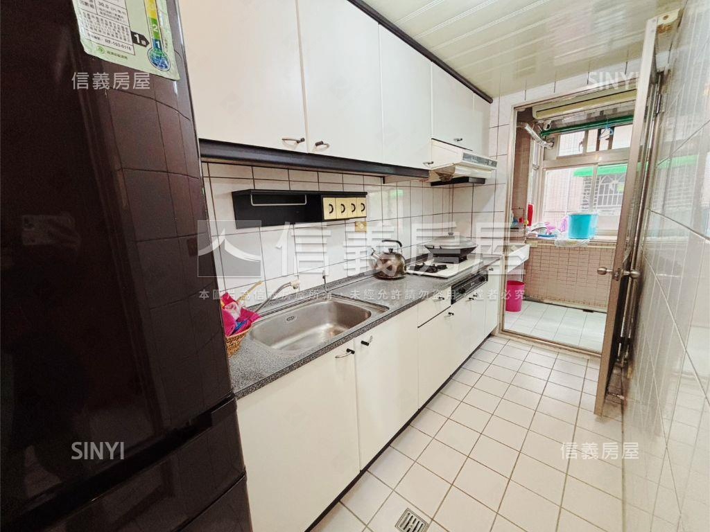 台大御庭園電梯三房房屋室內格局與周邊環境