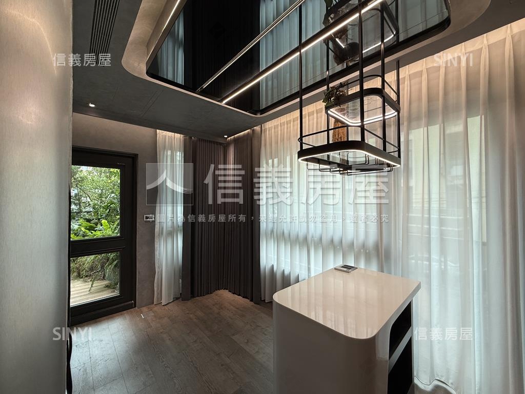 專任＞露臺。魔術空間美屋房屋室內格局與周邊環境