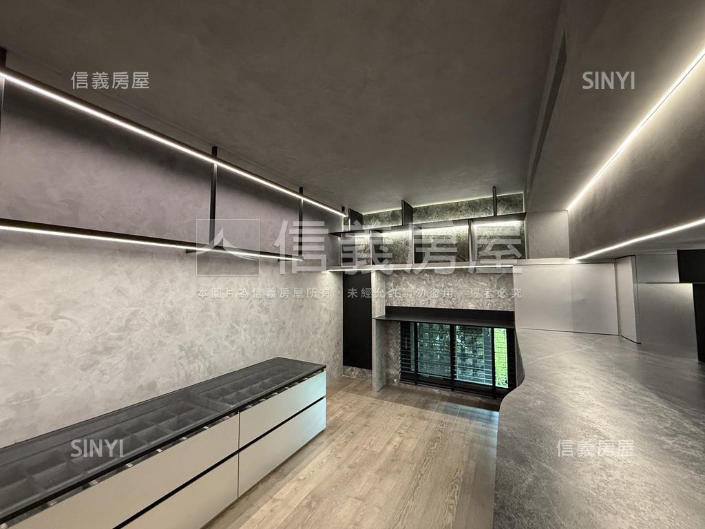 專任＞露臺。魔術空間美屋房屋室內格局與周邊環境