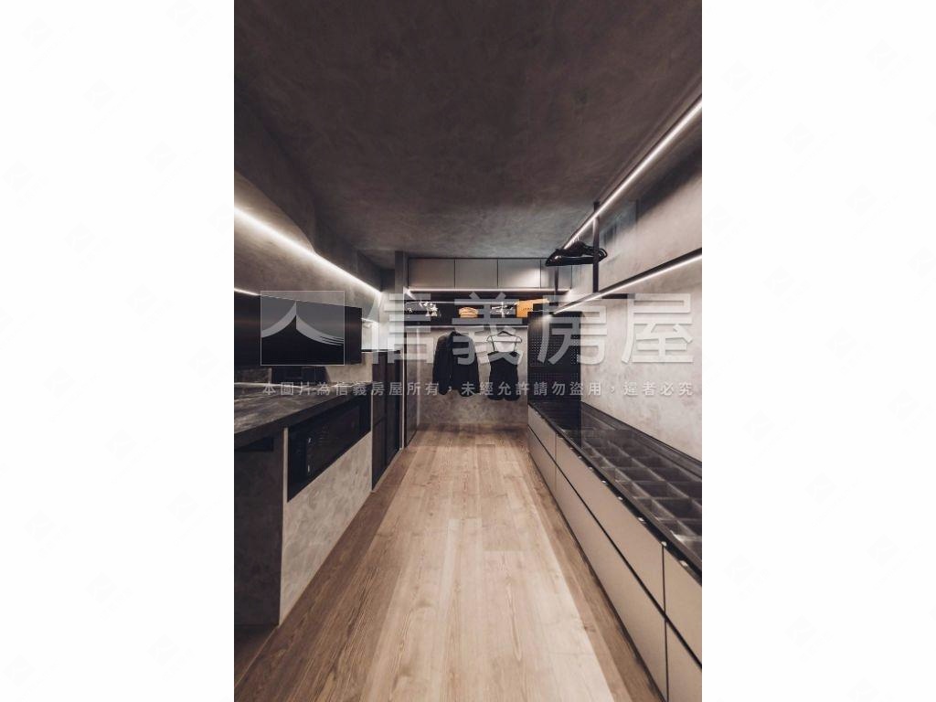 專任＞露臺。魔術空間美屋房屋室內格局與周邊環境