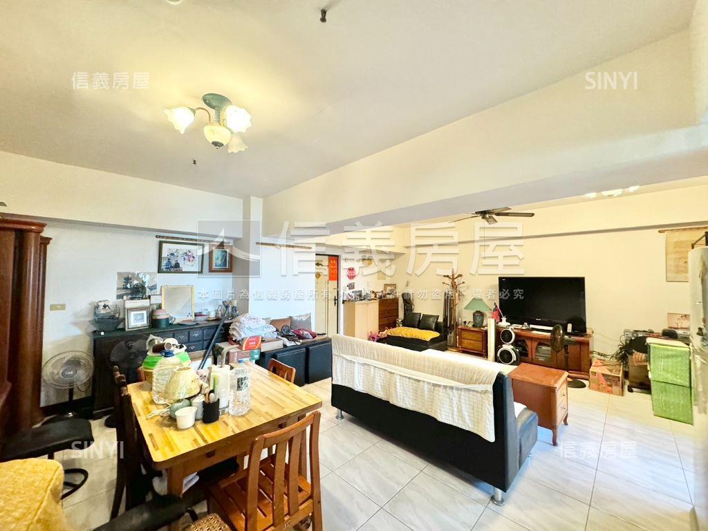 近高鐵遠眺蓮池潭景觀宅房屋室內格局與周邊環境