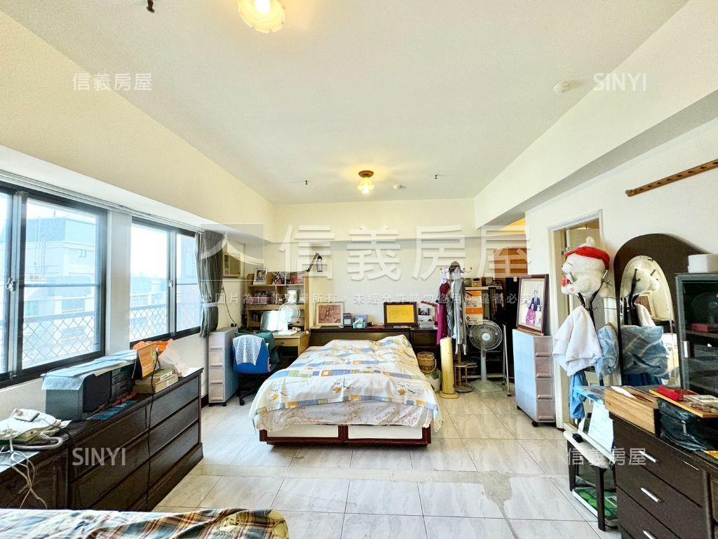 近高鐵遠眺蓮池潭景觀宅房屋室內格局與周邊環境