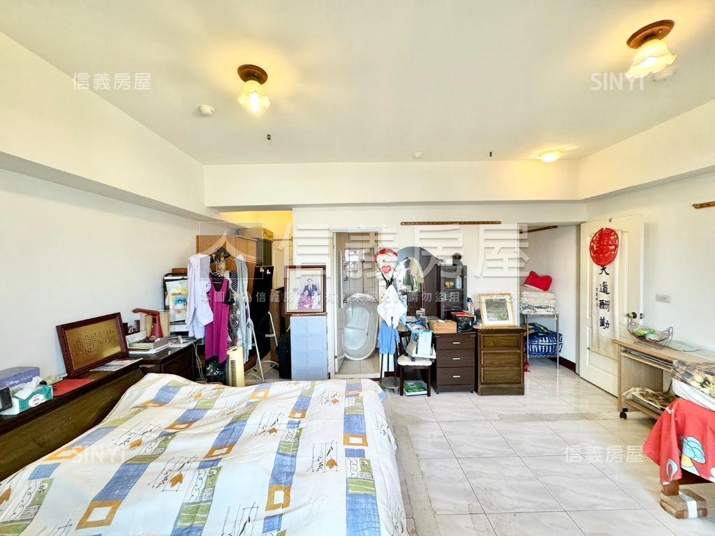 近高鐵遠眺蓮池潭景觀宅房屋室內格局與周邊環境