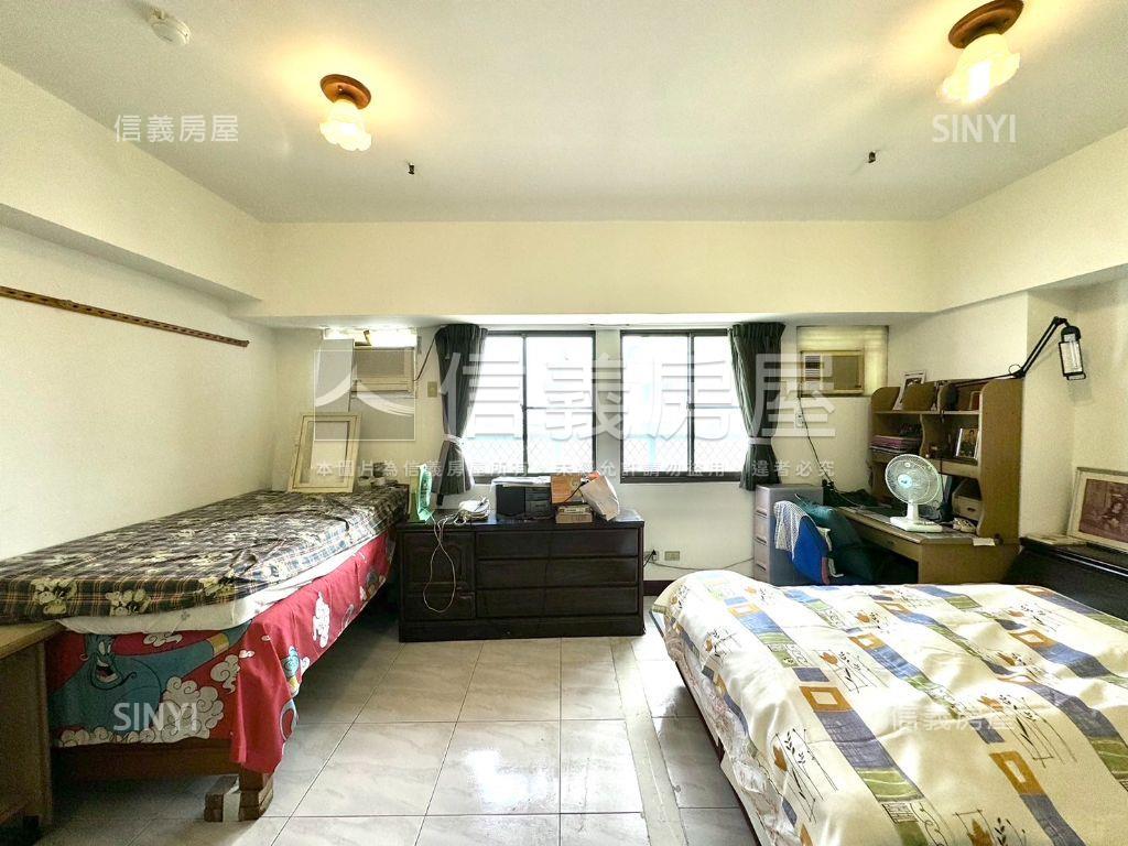 近高鐵遠眺蓮池潭景觀宅房屋室內格局與周邊環境